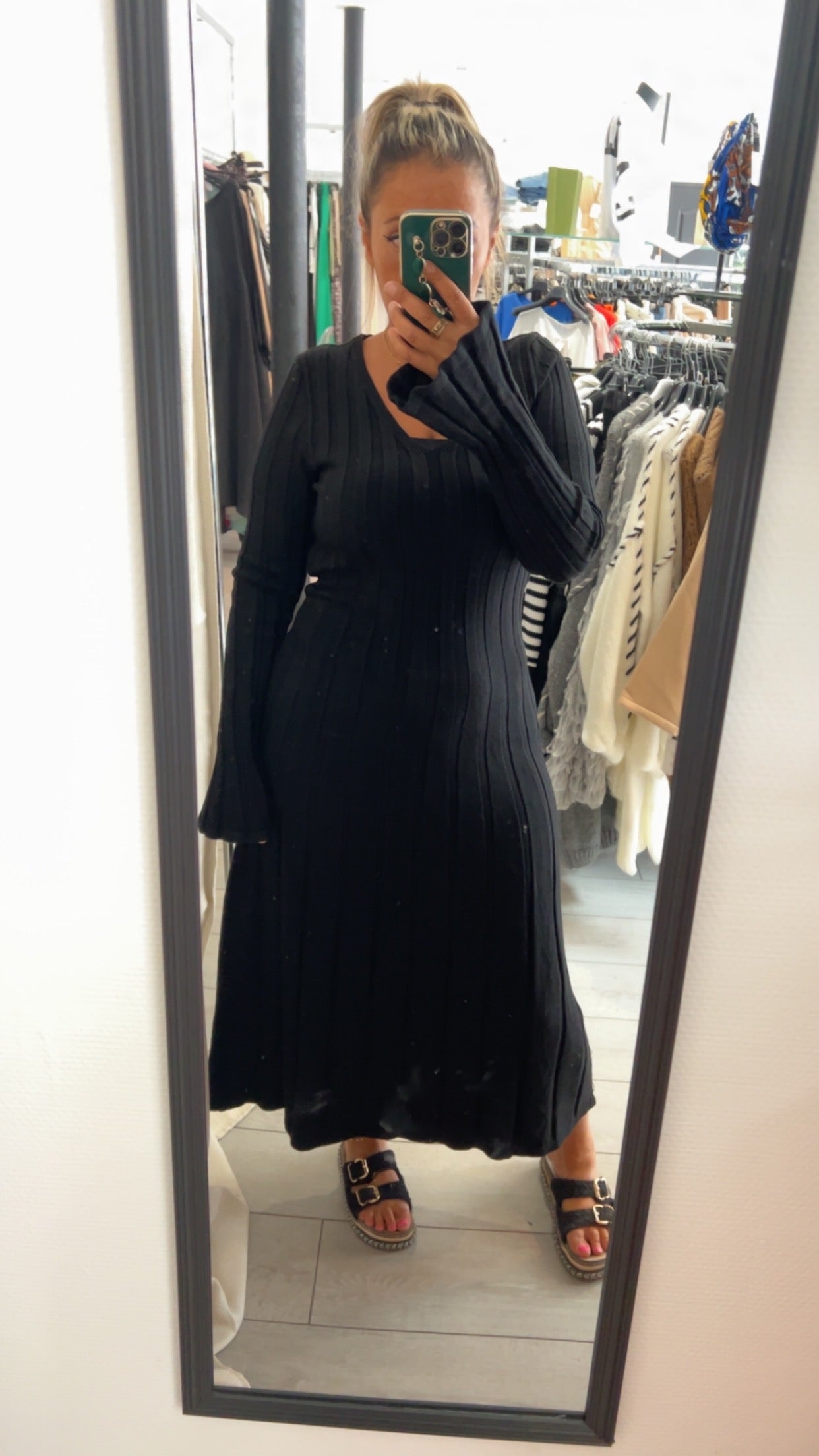 Robe pull Noir ajustable au dos Lina shop