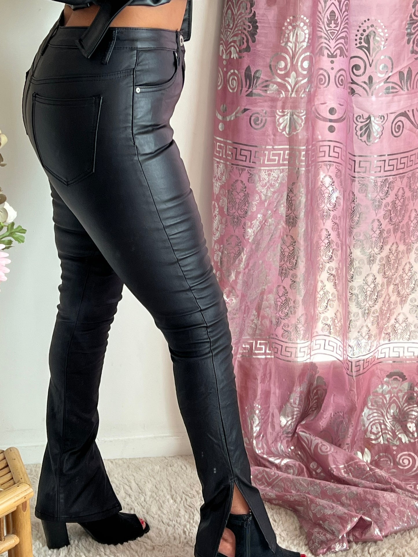 Pantalon huilé à fente noir